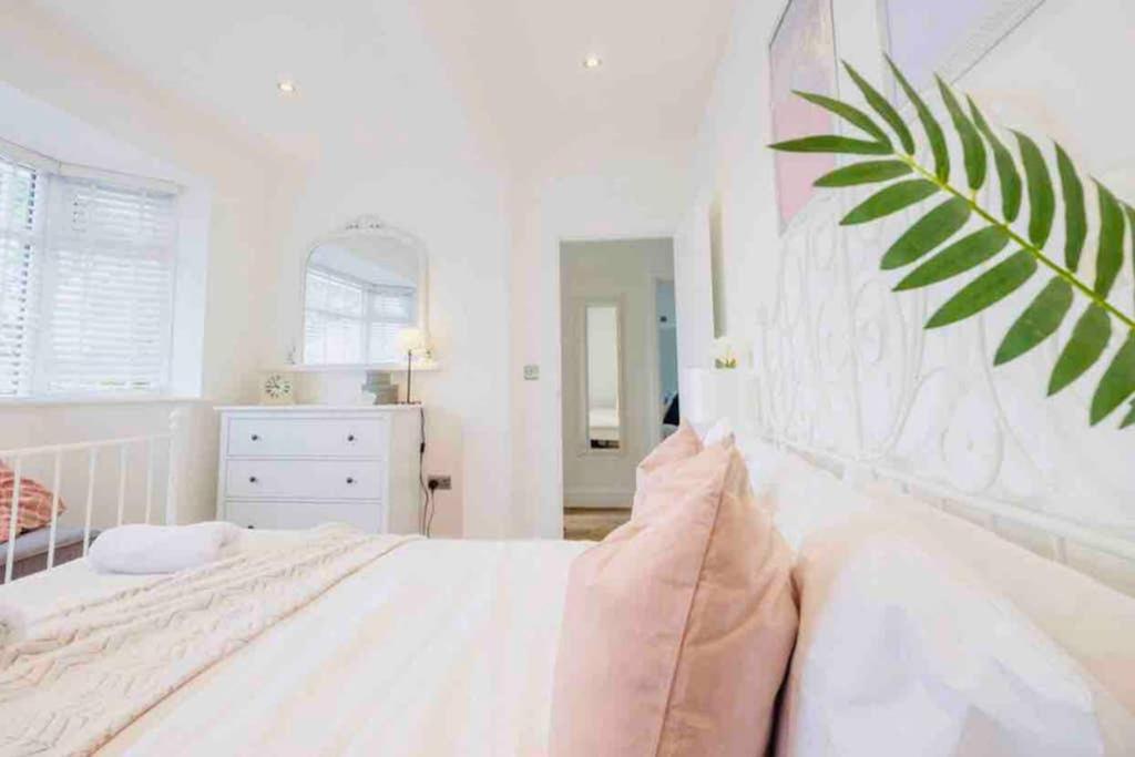 Gorgeous Luxury Chalet, New Forest & Coast & Hordle Dış mekan fotoğraf